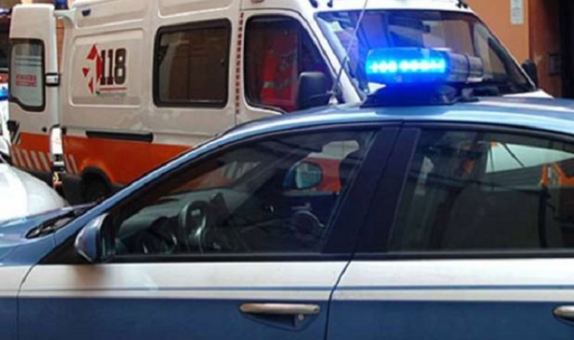 Siracusa, si sporge dal balcone e minaccia atti autolesionistici: salvata