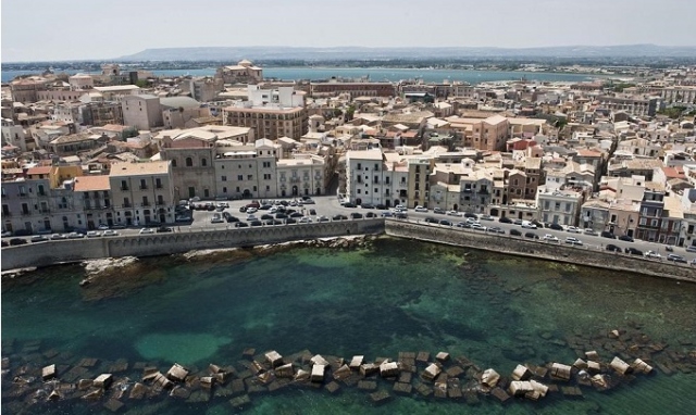 Partita la fase 2: riaprono parchi e cimiteri, concesse visite ai parenti e i trasferimenti nelle seconde case. Ma la Sicilia resta blindata