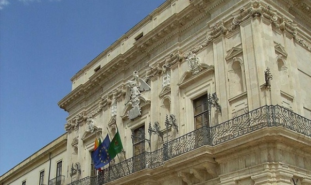 Strage di Capaci, a Siracusa lenzuolo bianco esposto al Vermexio