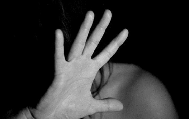 Siracusa, pedofilia: escalation di abusi e adescamenti in chat