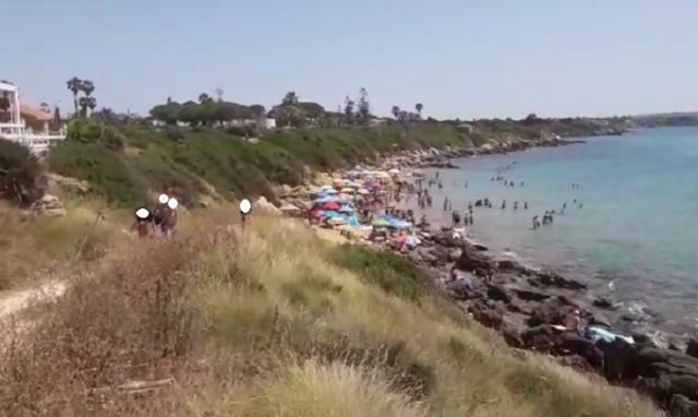 Siracusa, assembramenti in spiaggia alla Costa del sole in barba alle regole anti covid. VIDEO