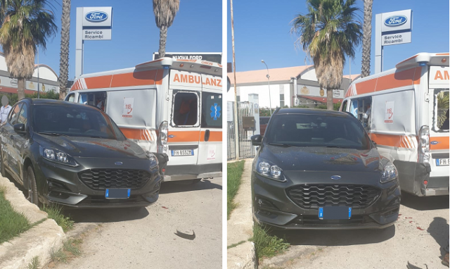 Siracusa, incidente autonomo a Targia: ambulanza contro auto in esposizione di una concessionaria