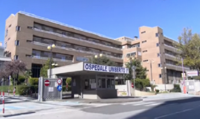 Siracusa, calci e pugni alla porta del Pronto soccorso: denunciato floridiano