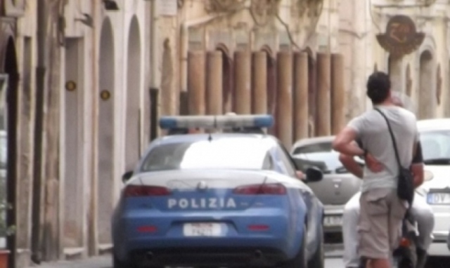 Siracusa, furti e danneggiamenti in casa vacanza e in 3 negozi: 41enne ai domiciliari