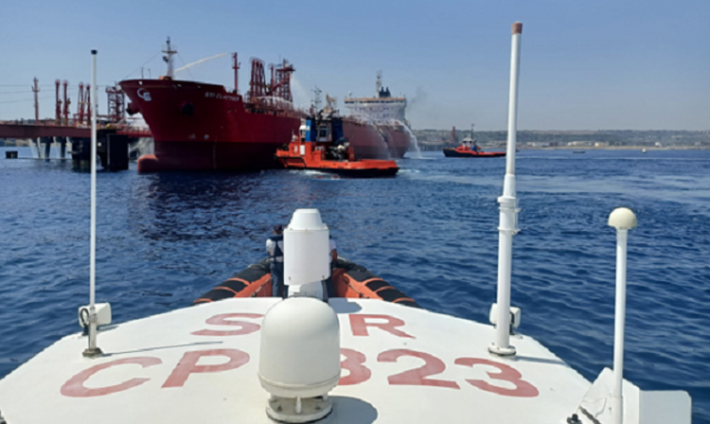 Siracusa, esercitazione della Capitaneria di porto: simulato attacco agli impianti portuali