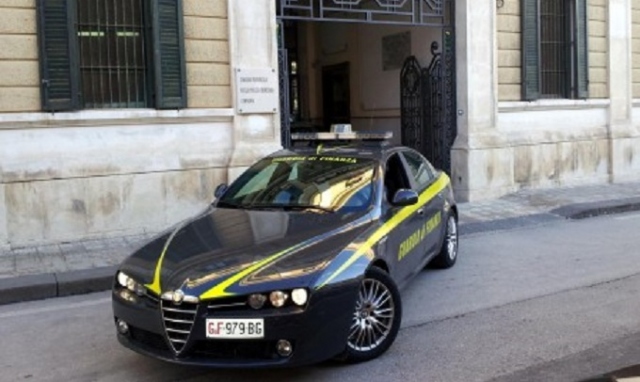 Siracusa, operazione "Black trash": 4 arresti per sfruttamento di manodopera, indebite percezioni di finanziamenti pubblici e corruzione