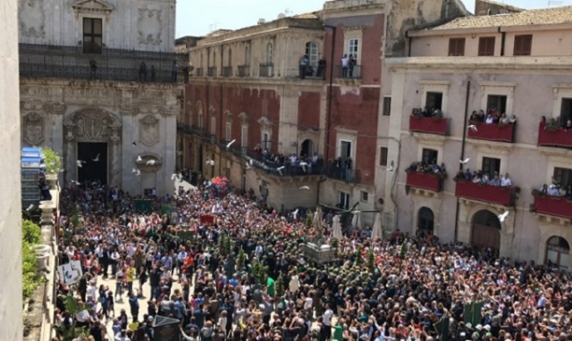 Siracusa, sospese dall'arcivescovo le processioni per le feste dei Santi