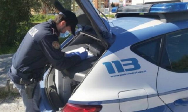 Siracusa, minacce ai poliziotti e porto di oggetti atti ad offendere: denunciato 46enne