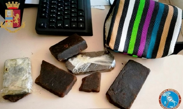 Siracusa, in auto con oltre mezzo chilo di hashish: arrestato un 51enne