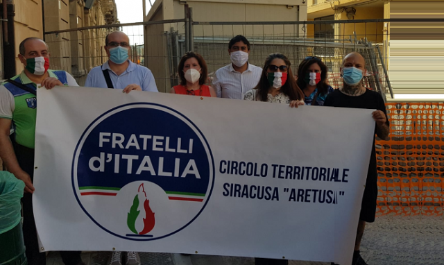 Siracusa, il tour di Fratelli d'Italia in via Crispi raccoglie le lamentele dei commercianti. VIDEO
