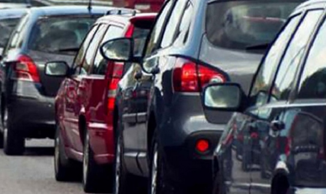 Autostrada Siracusa-Catania, lunghe file di auto: Falcone "Via i restringimenti nei weekend"