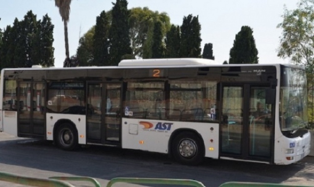 Siracusa, troppi bus in sosta a motore acceso: l'assessore Fontana reagisce