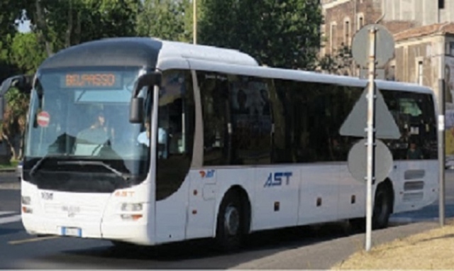 Siracusa, carenza di pensiline alle fermate degli autobus