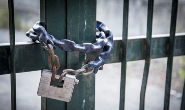 Siracusa, insoddisfatti per la qualità del cibo 2 migranti sequestrano personale del centro dei Pantanelli