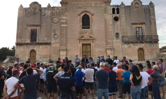 Cassibile, il sindaco incontra i residenti: baraccopoli via entro 10 giorni