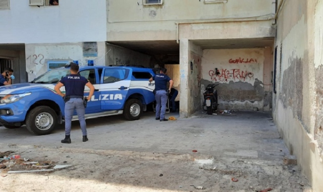 Siracusa, falso allarme bomba in un condominio di via Algeri: nel pacchetto la batteria di una moto