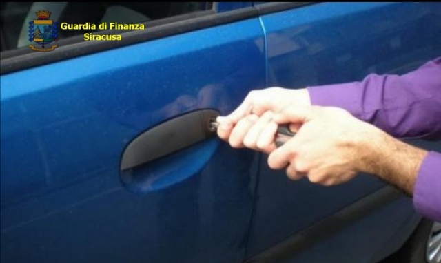 Siracusa, tentato furto di una Yaris in viale Santa Panagia: arrestato un 49enne