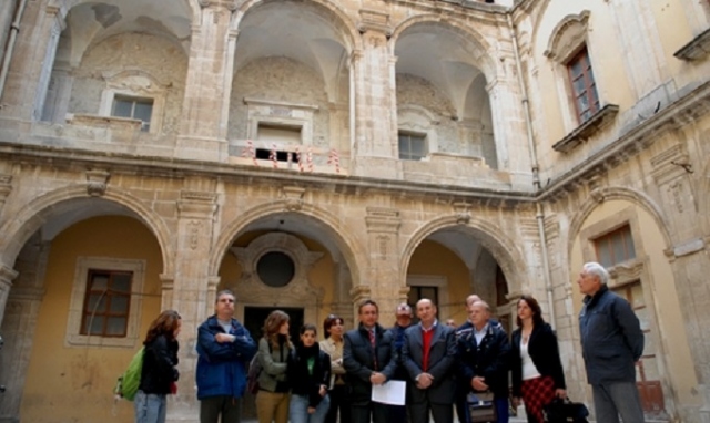 Siracusa, in vendita  Ex Custodia Carrozza del Senato: Vinciullo "E' una parte del Liceo Gargallo"