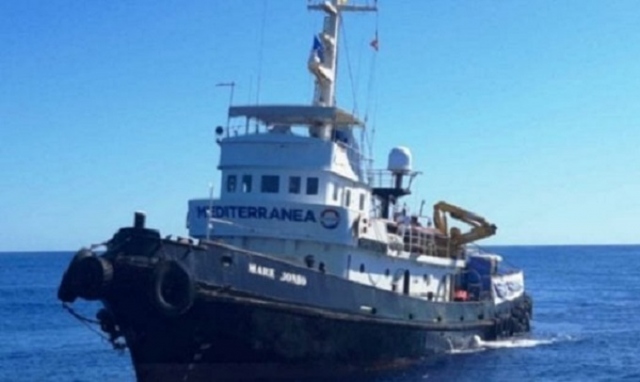 Augusta, la Mare Jonio in rada al porto: 43 persone a bordo