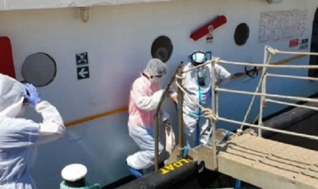 Sbarco migranti positivi ad Augusta, oggi il tampone ai poliziotti: sarebbero tutti negativi