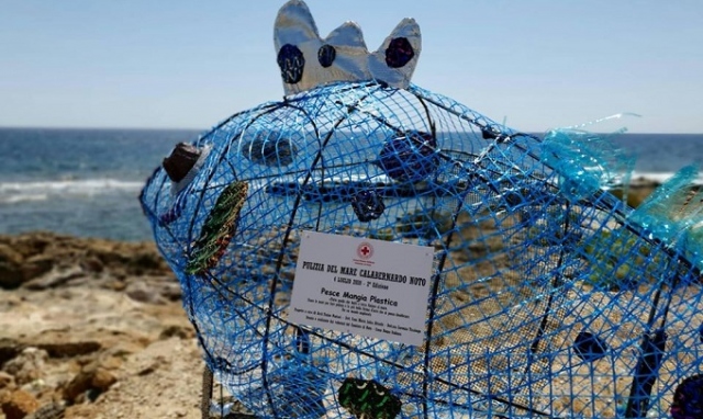 Noto, "Pesce Mangia Plastica" a Calabernardo: dono del Comitato della Croce Rossa
