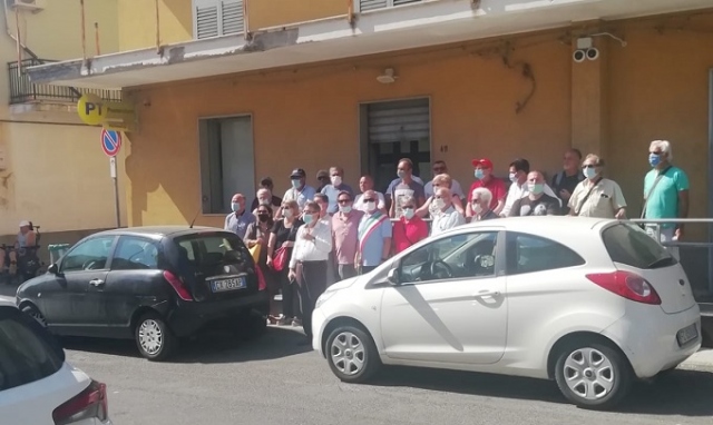 Villasmundo, protesta all'ufficio postale: "Vogliamo l'apertura quotidiana"