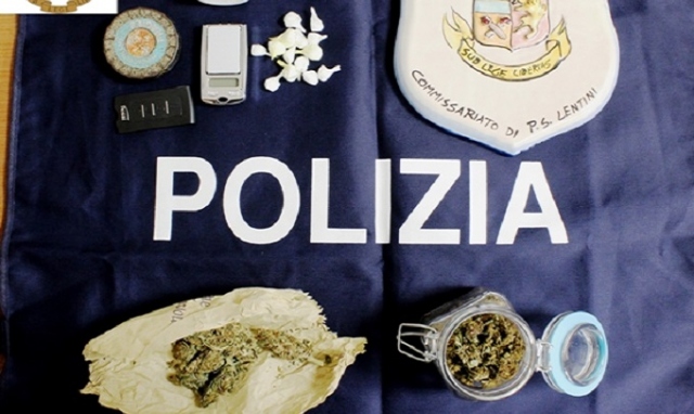 Lentini, cocaina e marijuana in casa: arrestato e poi liberato