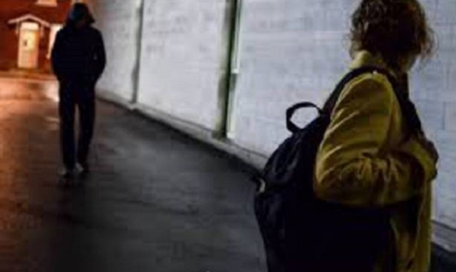 Siracusa, perseguita la ex moglie e il suo compagno: divieto di avvicinamento per un 36enne