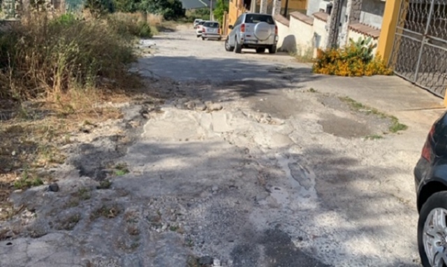 Siracusa, via Campisi a Belvedere: strada disastrosa