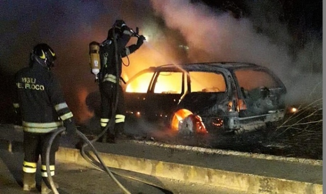 Pachino, incendio d'auto: sopralluogo sull'origine delle fiamme