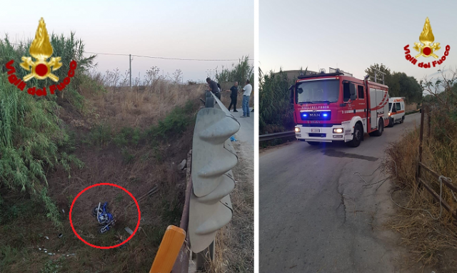 Siracusa, moto finisce in un dirupo: centauro soccorso da Vigili del fuoco e 118