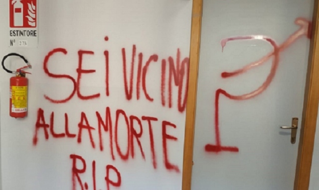 Siracusa, scritte con minacce di morte sulle pareti davanti l'ingresso del reparto di oculistica dell'Umberto I