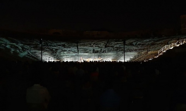 Siracusa, "Aiace" al Teatro greco: pubblico in piedi per Luigi Lo Cascio