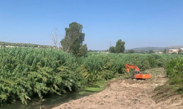 Noto, al via i lavori di pulizia degli argini nel tratto finale del fiume Asinaro