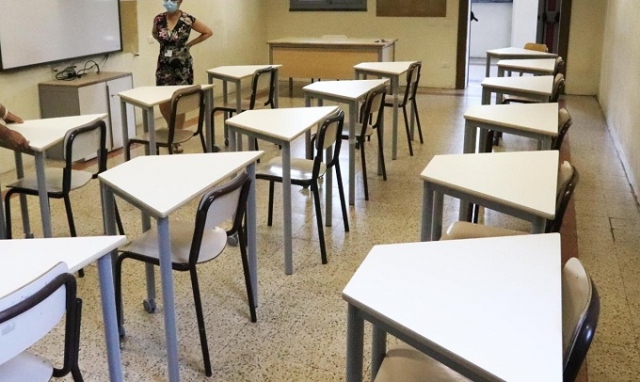 Scuola, la fornitura dei nuovi banchi affidata a 11 imprese