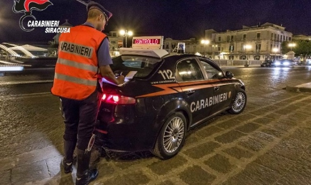 Floridia, intervento per maltrattamenti in famiglia: 36enne aggredisce i Carabinieri e viene arrestato