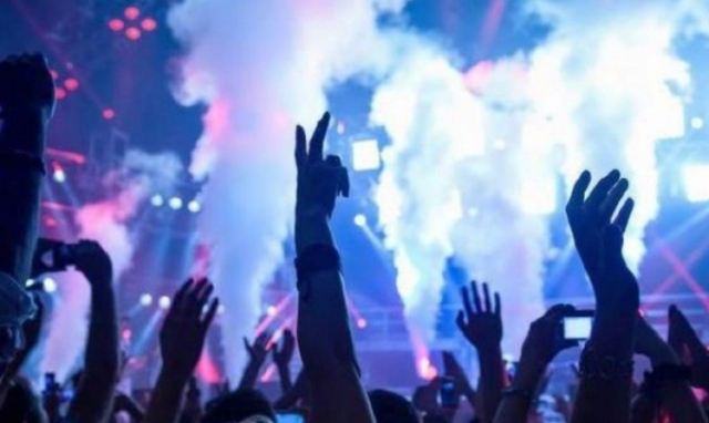 Covid, da domani discoteche chiuse e mascherine obbligatorie la sera nei luoghi della movida