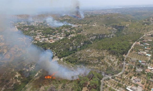 Noto, violento incendio a San Corrado fuori le mura