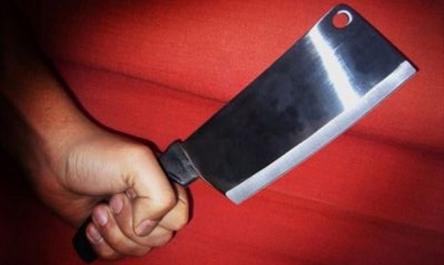 Siracusa, minaccia il fratello con una mannaia: denunciato 46enne