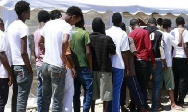 Migranti, Musumeci: "Fuori tutti entro le 24 di domani". Il Viminale "Decide lo Stato"