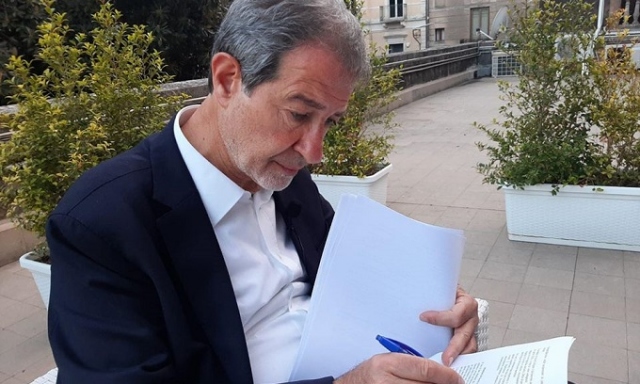 Coronavirus, dopo i contagi a Canicattini Bagni chiesti controlli sanitari per chi arriva da Malta, Spagna e Grecia