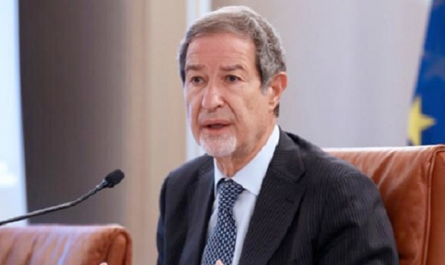 In Sicilia obbligo di mascherina anche all'aperto in assenza di distanziamento