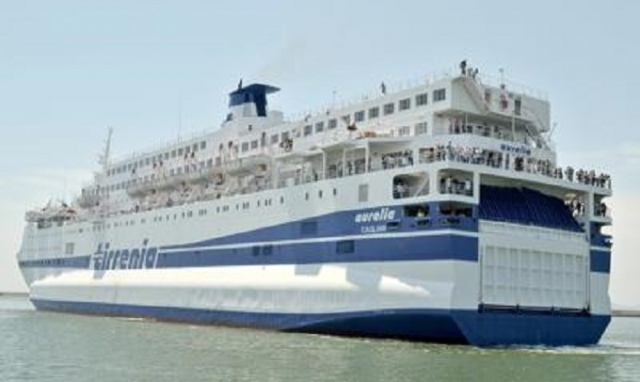 Augusta, nave quarantena Aurelia: autorizzati al trasbordo solo i migranti negativi per il trasferimento fuori provincia
