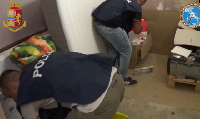 Siracusa, un chilo di hashish nascosto in una cassetta di vini pregiati: arrestato 29enne