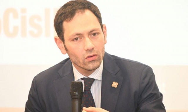 Coronavirus, controlli e tamponi negli aeroporti per chi arriva da Spagna, Grecia, Malta e Croazia