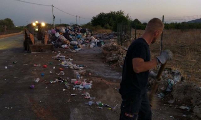 Siracusa, abbandono dei rifiuti: il sindaco Italia ai cittadini "C'è bisogno anche di voi per stanare chi sporca"