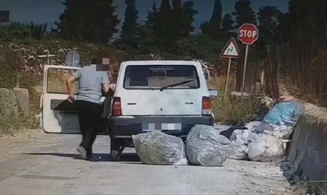 Siracusa, abbandona rifiuti in mezzo alla strada: identificato e multato