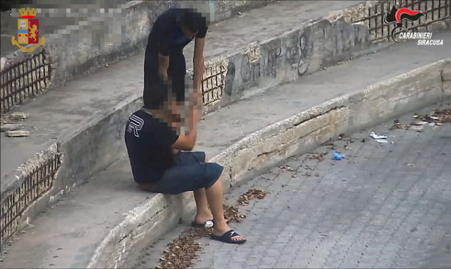 Siracusa, blitz antidroga: scacco matto alla piazza di spaccio di via Italia 103 e via Immordini