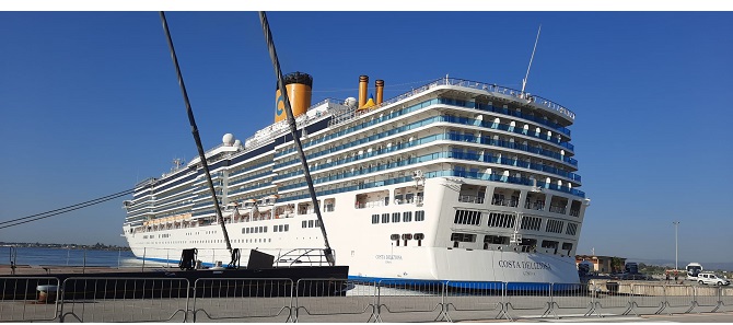 Nave Costa Deliziosa dà il buongiorno a Siracusa: entrata in porto alle 8 1 Costa