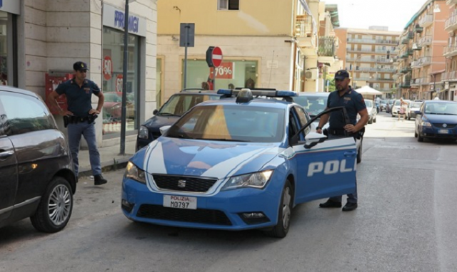 Siracusa, calci e pugni contro agenti: accusa di lesioni per un 29enne